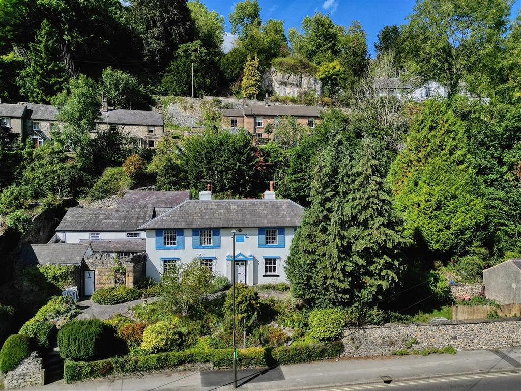 Drone - front of the home 'straight on'.jpg
