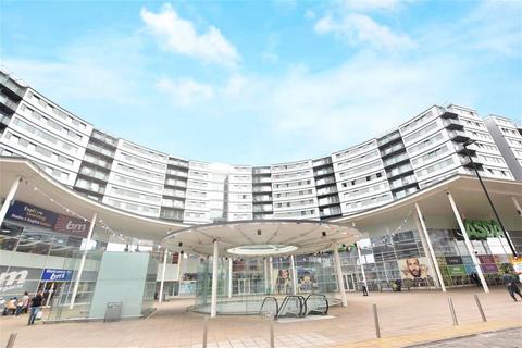 2 bedroom apartment to rent, Prince Regent Road, Hounslow