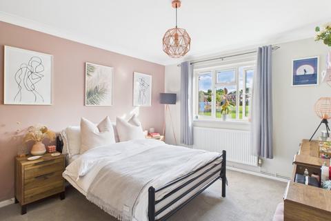 3 bedroom maisonette for sale, Burton Way, Windsor, Berkshire, SL4
