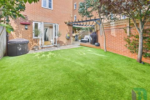 4 bedroom semi-detached house for sale, Summerlin Drive, Milton Keynes MK17