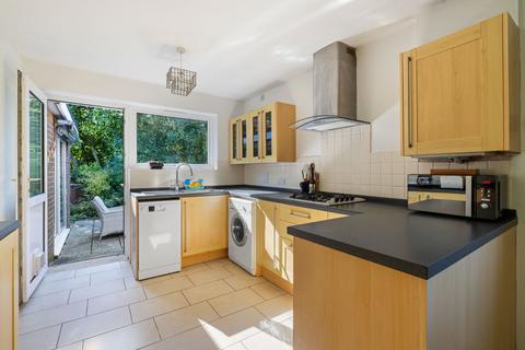 2 Manor Close, Haslemere, GU27 1PP