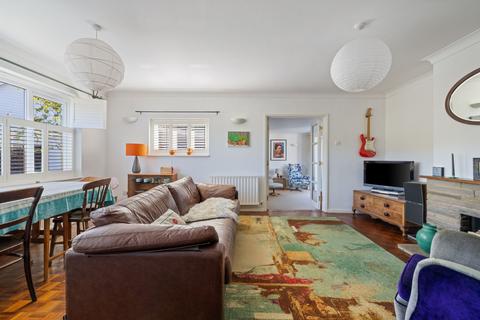 2 Manor Close, Haslemere, GU27 1PP