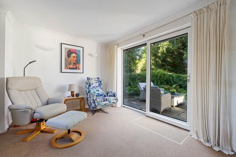 2 Manor Close, Haslemere, GU27 1PP