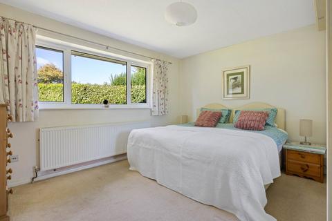 2 Manor Close, Haslemere, GU27 1PP