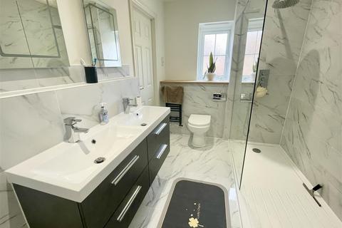4 bedroom detached house for sale, Stardust Crescent, Swindon