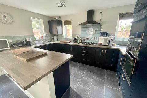 4 bedroom detached house for sale, Stardust Crescent, Swindon