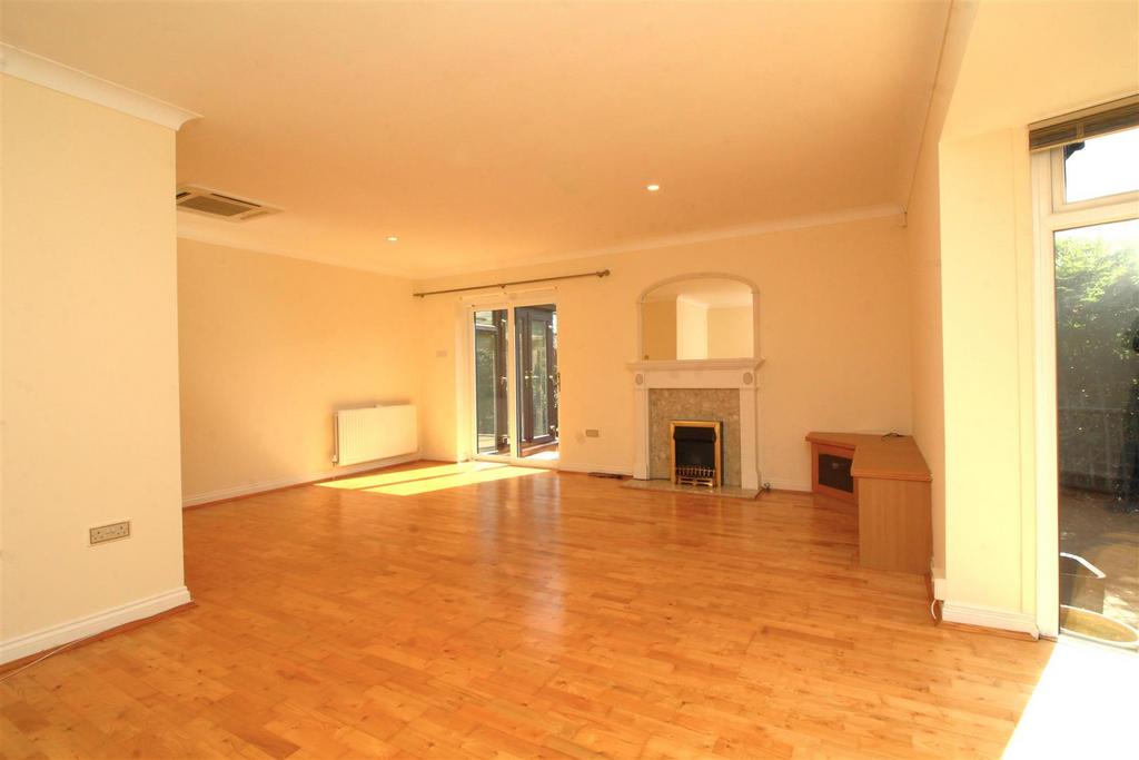 Living room 2 .JPG