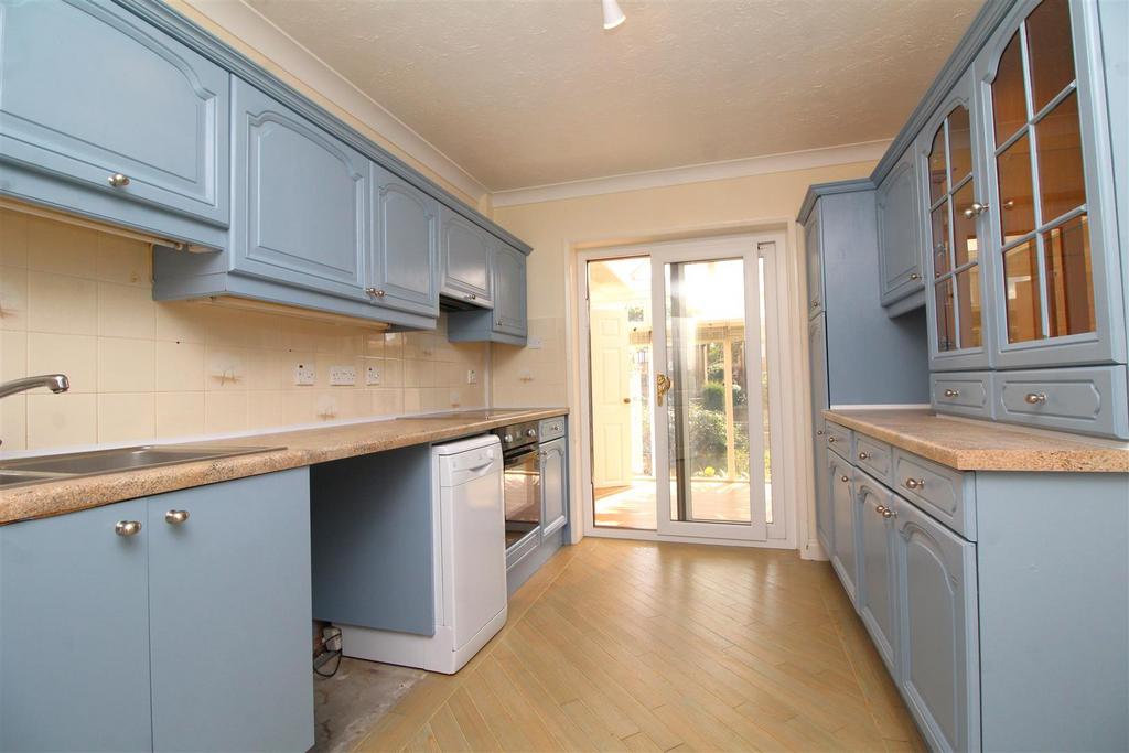 Kitchen 1 .JPG