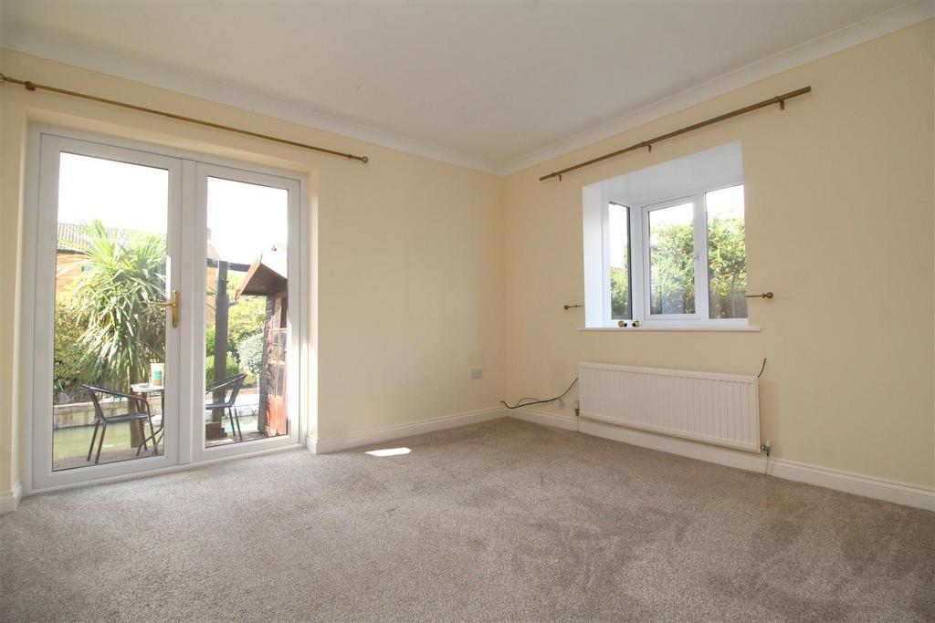 Bedroom 1 .JPG