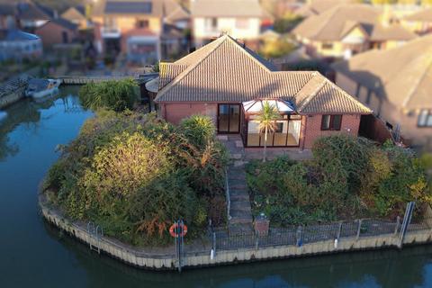 3 bedroom detached bungalow for sale, Riverside Mead, Stanground, Peterborough