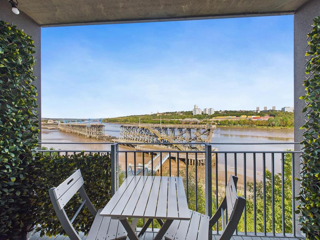CAM02655 G0-PR0377-STILL015 alt.jpg