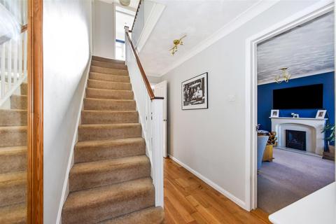 4 bedroom detached house for sale, Derwent Close, Horndean