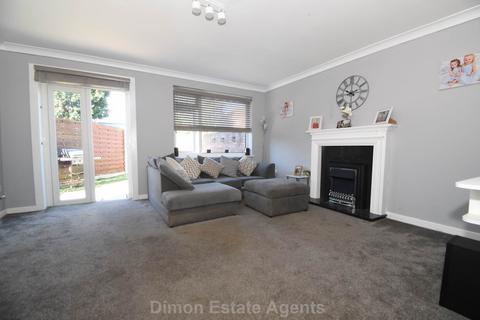 3 bedroom end of terrace house for sale, Chestnut Walk, Gosport
