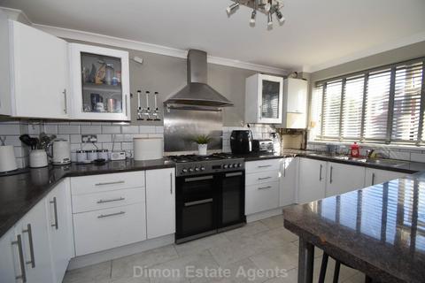 3 bedroom end of terrace house for sale, Chestnut Walk, Gosport