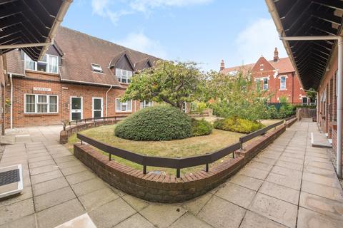 1 bedroom retirement property for sale, Great Well Drive, Romsey, Hampshire, SO51