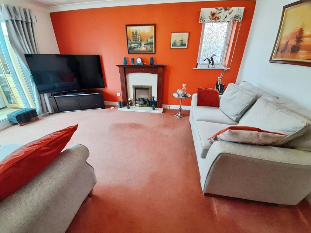 Pbox-living room-334040.jpg