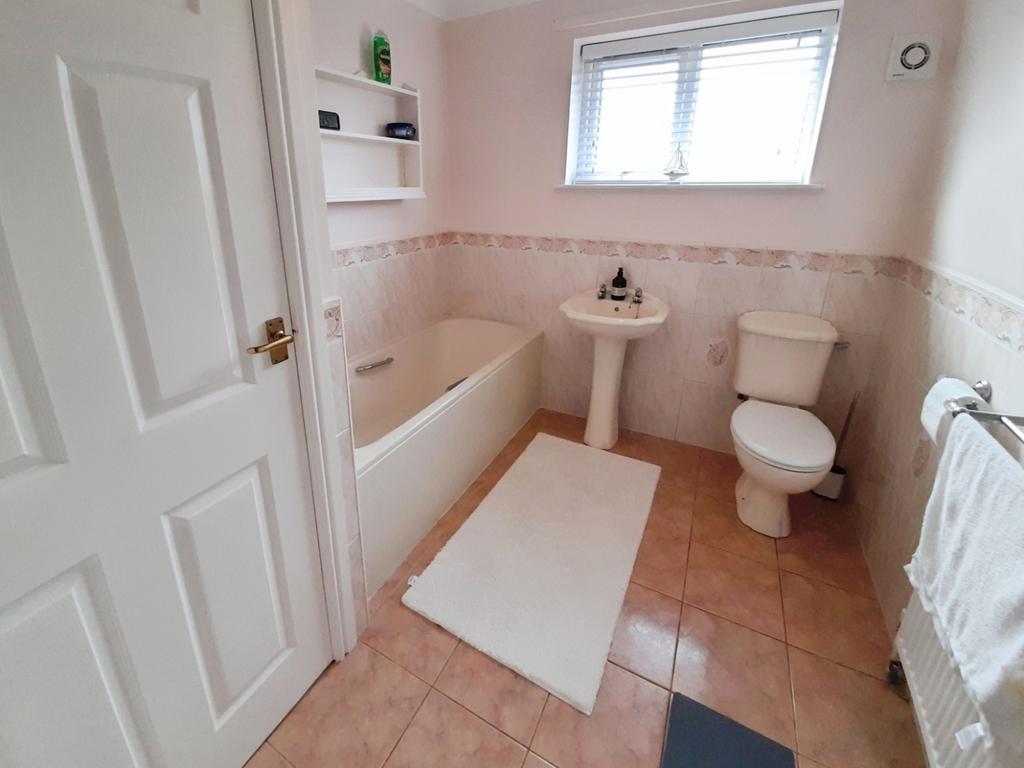 Pbox-bathroom-334040.jpg
