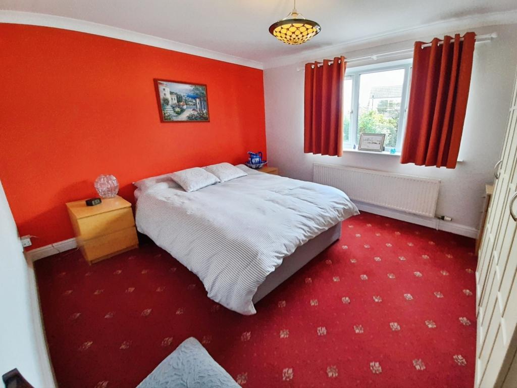 Pbox-bedroom-334040.jpg