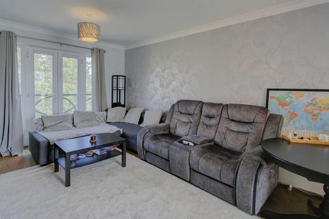 2 bedroom apartment for sale, Harrisons Wharf, Purfleet-On-Thames RM19