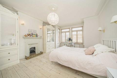 undefined, St. Margarets Road, St Margarets TW1