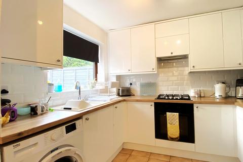 3 bedroom terraced house for sale, Sussex Drive, Banbury OX16