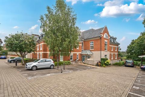 3 bedroom apartment for sale, Shortheath Road, Farnham, Surrey, GU9
