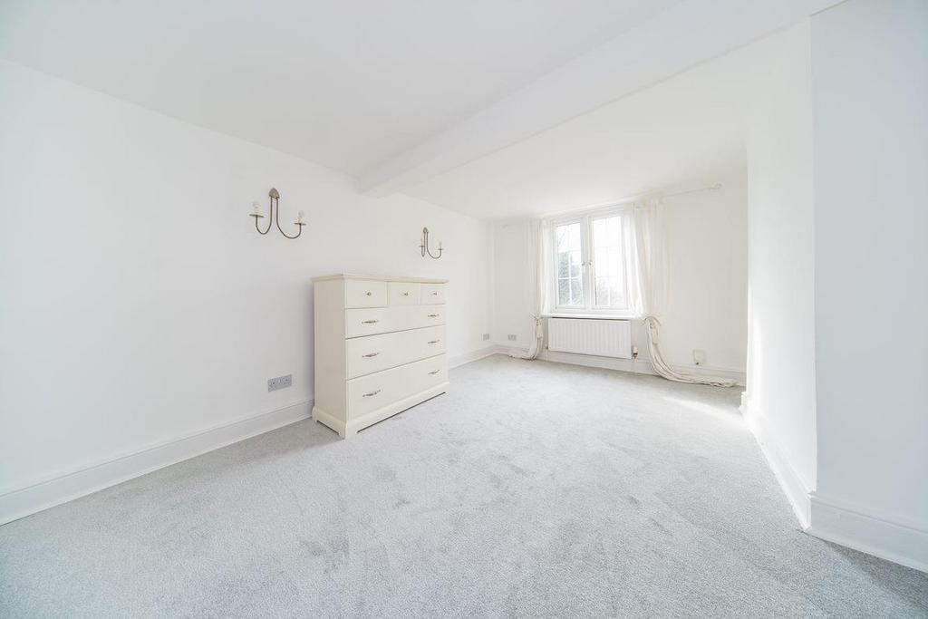 4 Mill Lane bedroom 1.jpg