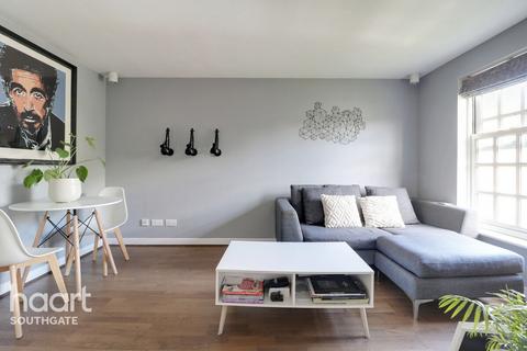 undefined, Leigh Hunt Drive, London
