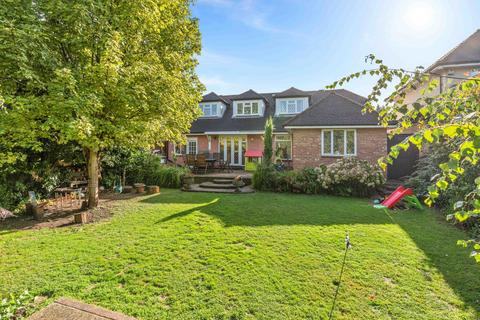 3 bedroom detached house for sale, Hanging Hill Lane, Brentwood CM13
