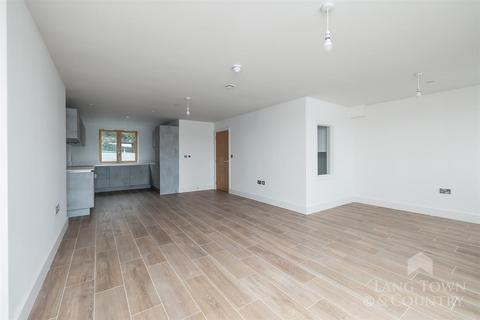 4 bedroom townhouse to rent, Baylys Road, Plymouth PL9
