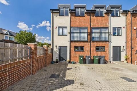 3 bedroom townhouse for sale, Collingwood Gardens, North Shields