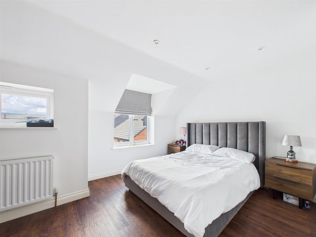 Bed 1.jpg