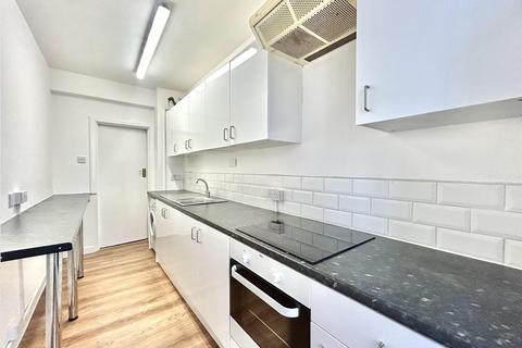 3 bedroom flat for sale, St Clements Court, Leigh Broadway