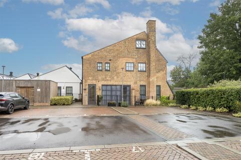 2 bedroom apartment for sale, Sutton Road, St. Albans