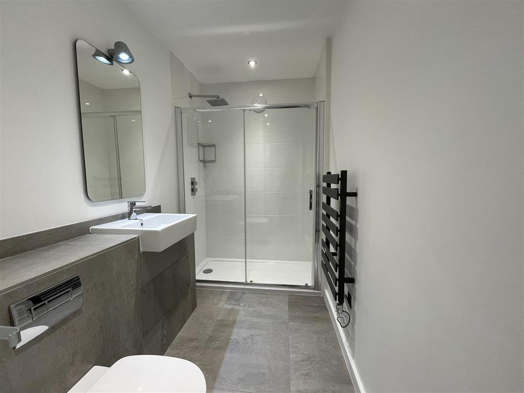 Bathroom.JPG