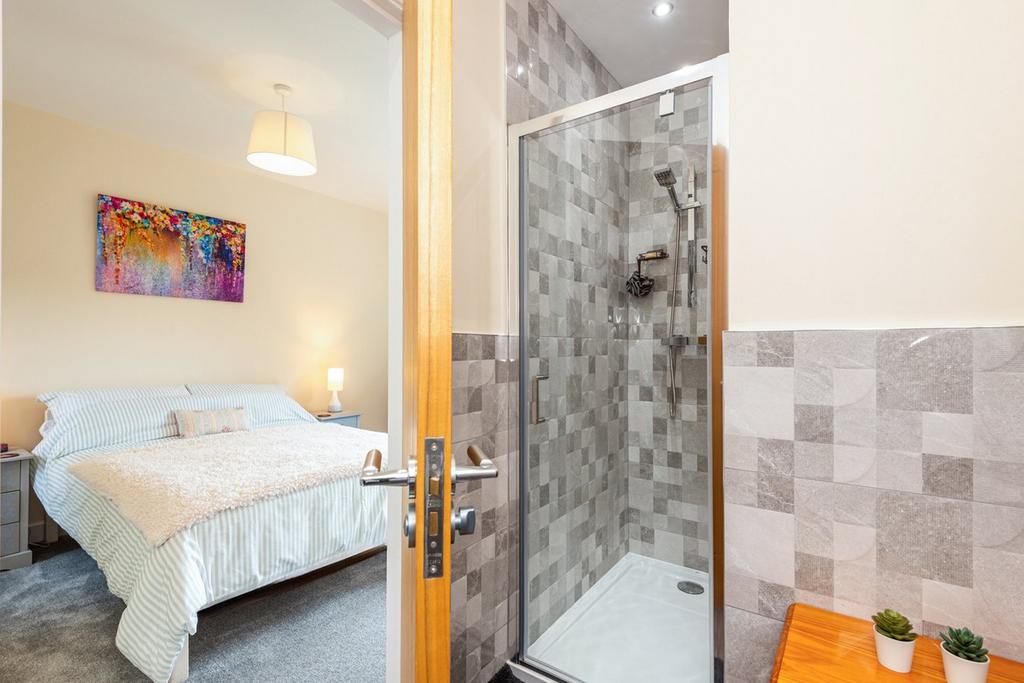 Bedroom 2 En-Suite