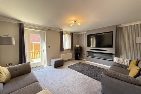 3 bedroom terraced house for sale, Field Sidings Way, Kingswinford