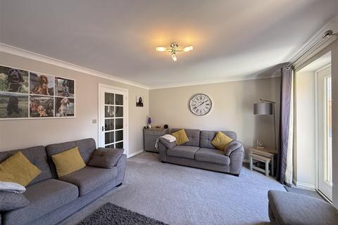 3 bedroom terraced house for sale, Field Sidings Way, Kingswinford