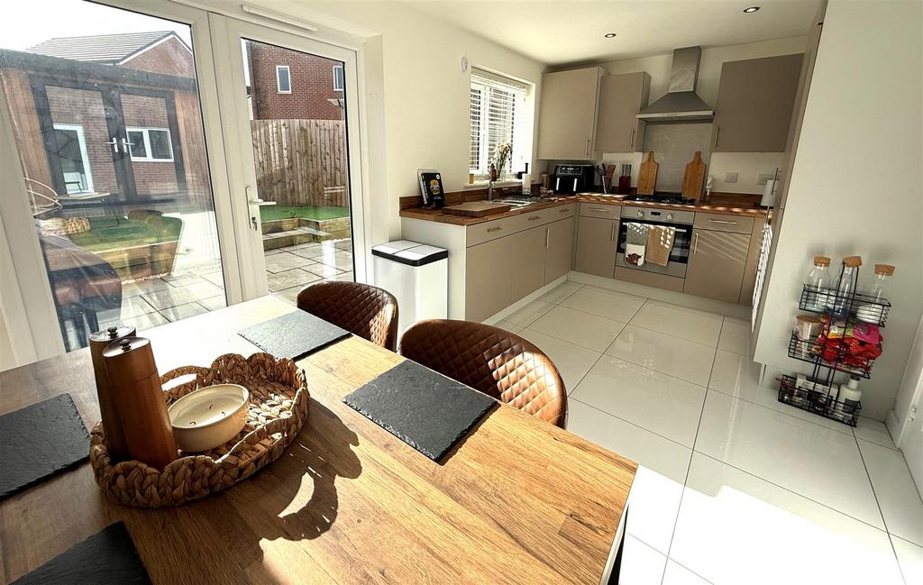 Kitchen/Dining Room
