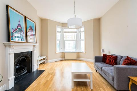2 bedroom maisonette for sale, Paulet Road, London, SE5