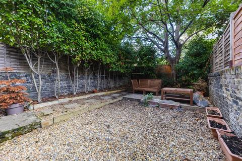 2 bedroom maisonette for sale, Paulet Road, London, SE5