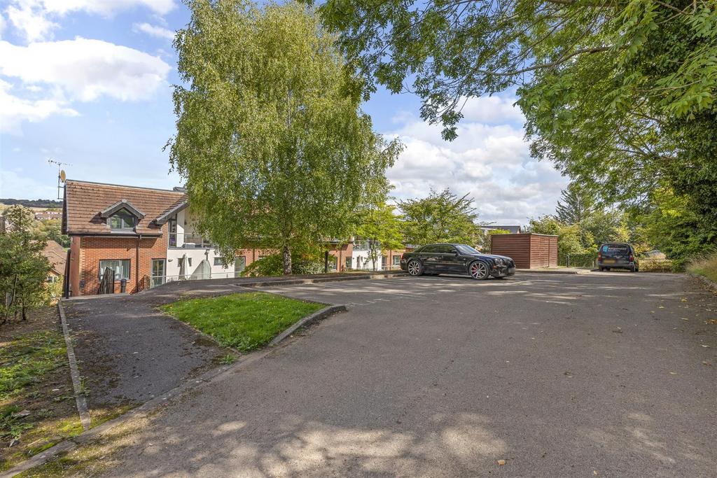 Flat 10, 142, Kingsmead Road, HP11 1 JB-4.jpg
