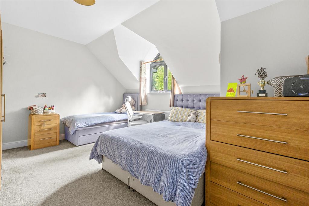 Flat 10, 142, Kingsmead Road, HP11 1 JB-7.jpg