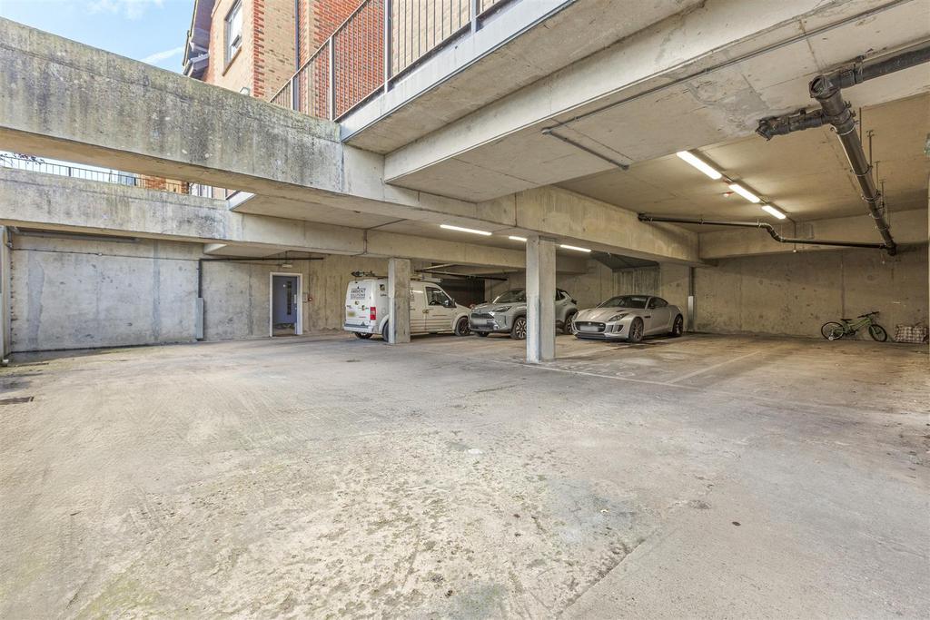 Flat 10, 142, Kingsmead Road, HP11 1 JB-15.jpg