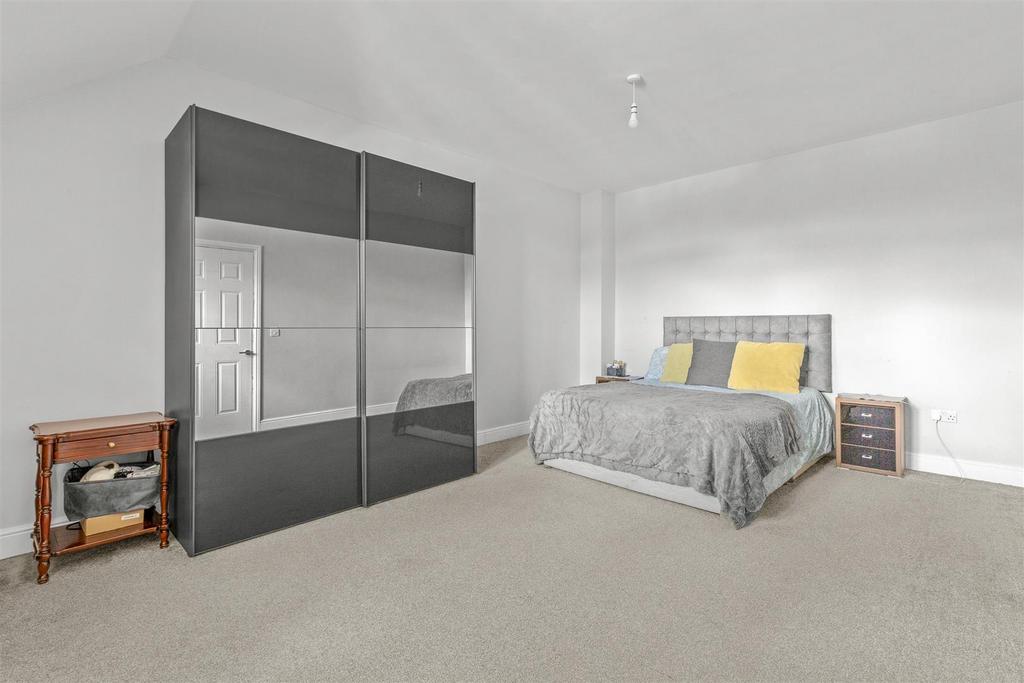 Flat 10, 142, Kingsmead Road, HP11 1 JB-9.jpg