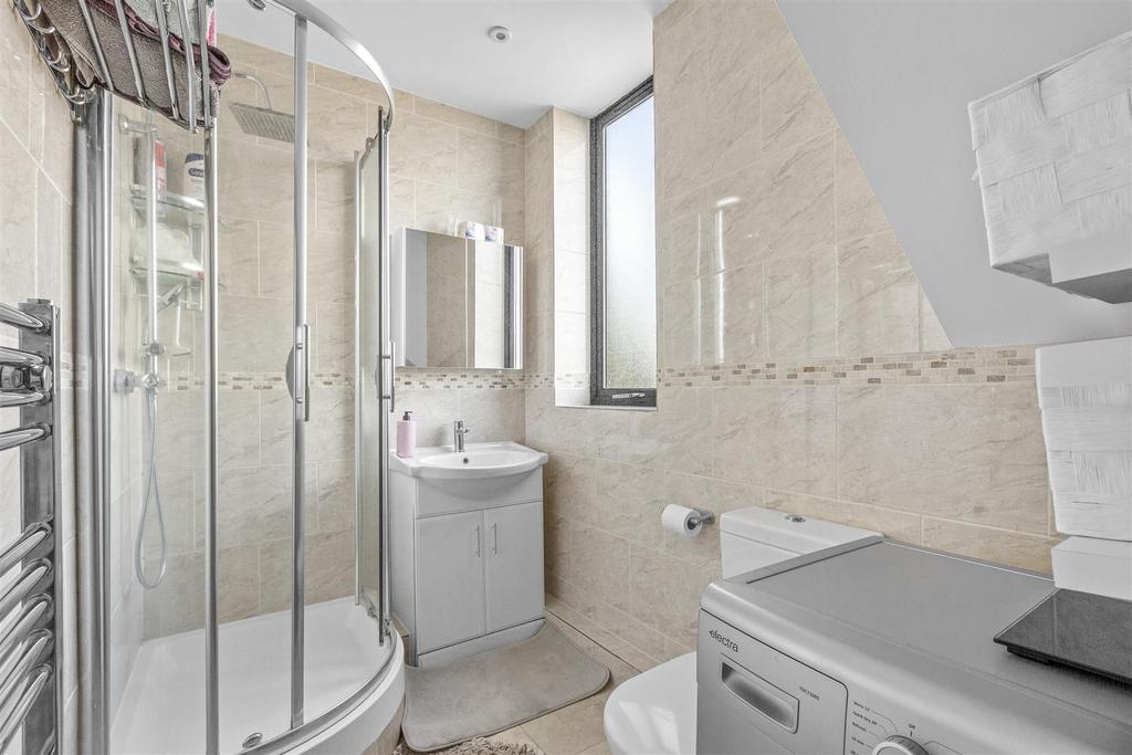 Flat 10, 142, Kingsmead Road, HP11 1 JB-10.jpg