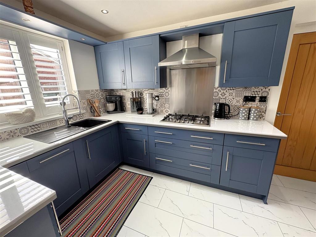 Kitchen3.jpg