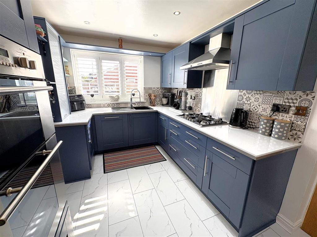 Kitchen2.jpg