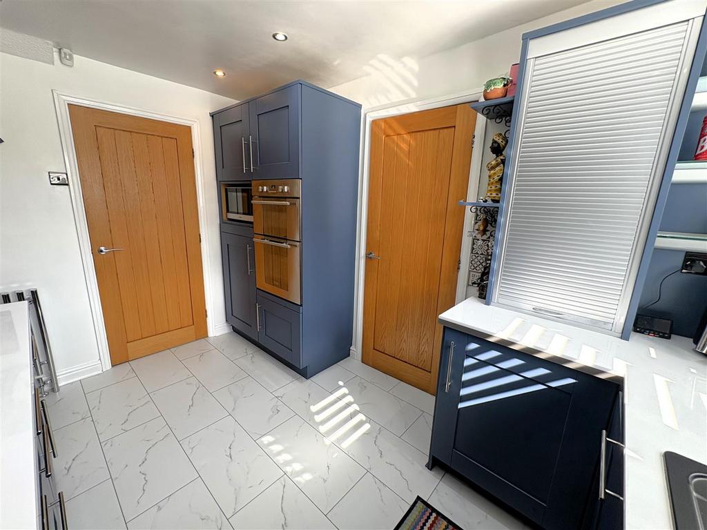 Kitchen4.jpg