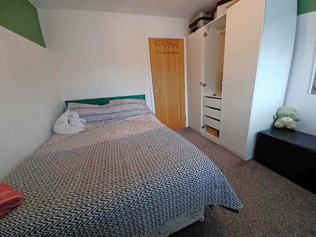 Bed2.jpeg